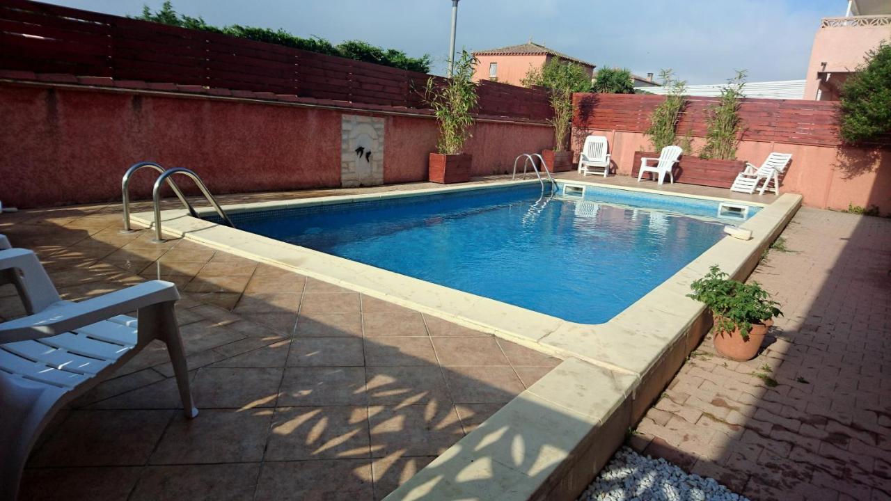 Dans Avec Piscine - A 500m *